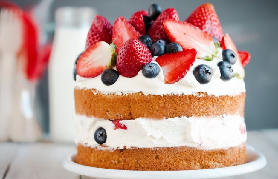 A picture of a Berry cake 